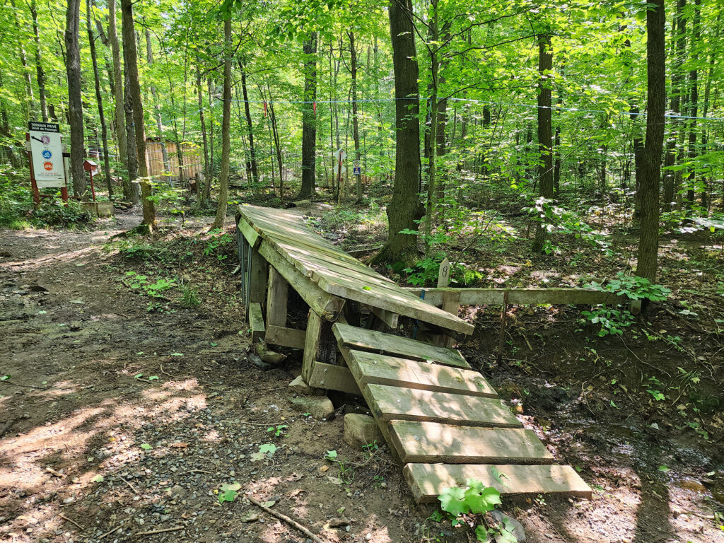 Passerelle de bois pour vélo de montagne